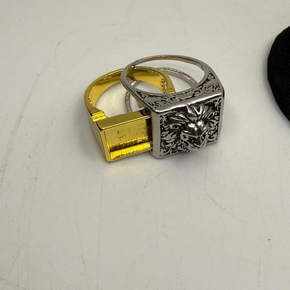 Lion Head Ring With Hidden Compartment Size 9 - Picture 3 of 4